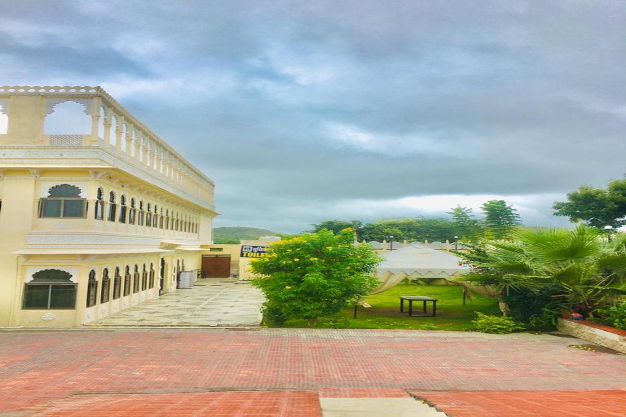 Hotel O The Takhatgarh Resort Nāthdwāra Exterior foto